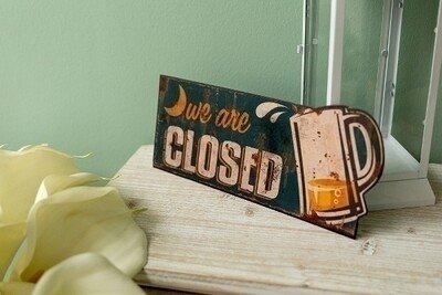 Metallschild &quot;We are closed&quot;