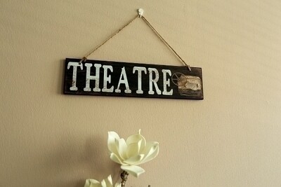 Holzschild &quot;Theatre&quot;