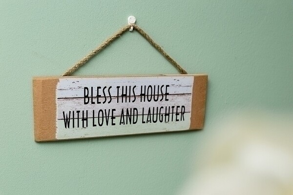 Holzschild &quot;Bless this house&quot;