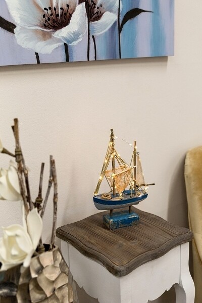 Segelboot mit LED Lichterkette