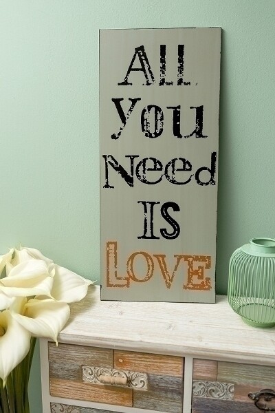 Spruchtafel &quot;All you need is love&quot;