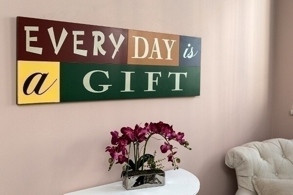 Spruchtafel &quot;Every day is a gift&quot;