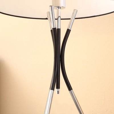 moderne Tripod Stehlampe schwarz
