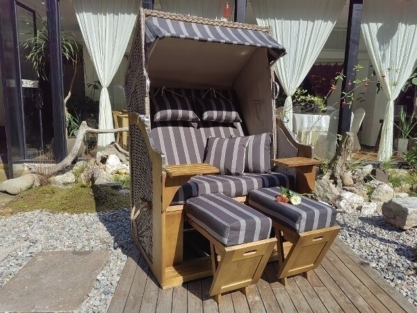 eleganter Strandkorb grau/weiss gestreift, 2er Sitz