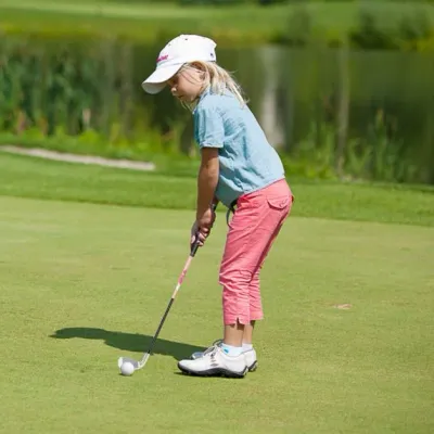 4-teiliges Kinder Golfschläger Set mit Golftasche &amp; Regenhaube für Kinder von 5-7 Jahren Rosa