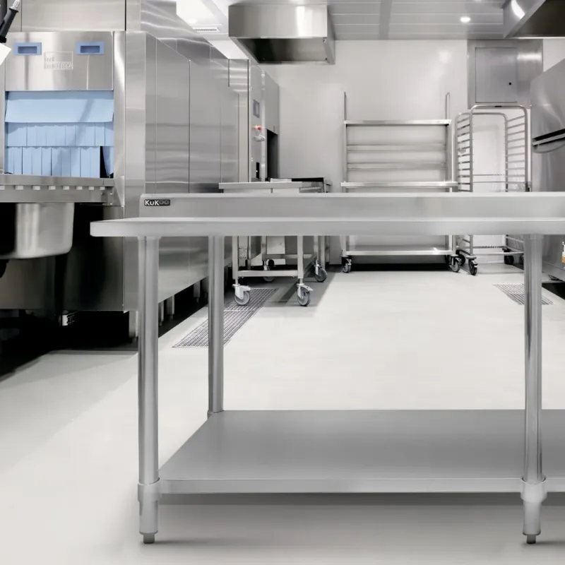 Gastronomie Arbeitstisch aus Edelstahl 210 cm | 250 kg Traglast, Rückwand, verstellbare Ablage/Füsse
