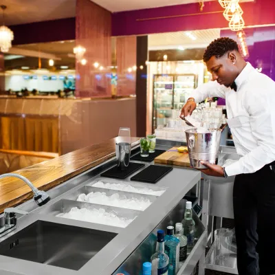 Modulare Cocktailbar‑Station mit Eisbrunnen | Edelstahl #304, Eckmodul, 360° Armatur, Speedrail