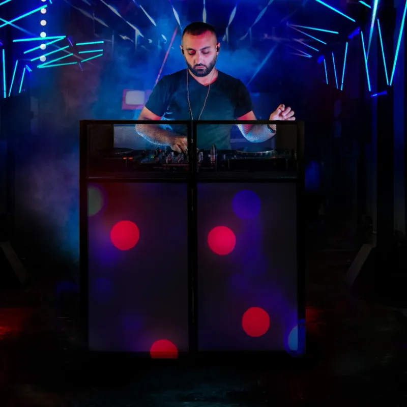 DJ Booth System – Faltbar, mobil | Schwarz/Weiss Panels, 35 kg Regal, Tasche