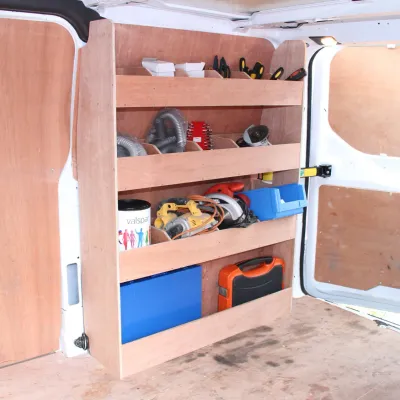 Ford Transit Custom SWB Fahrzeugeinrichtung – 12 mm Birkensperrholz, 3 Regale (6/5/4 Fächer), 136 x 10
