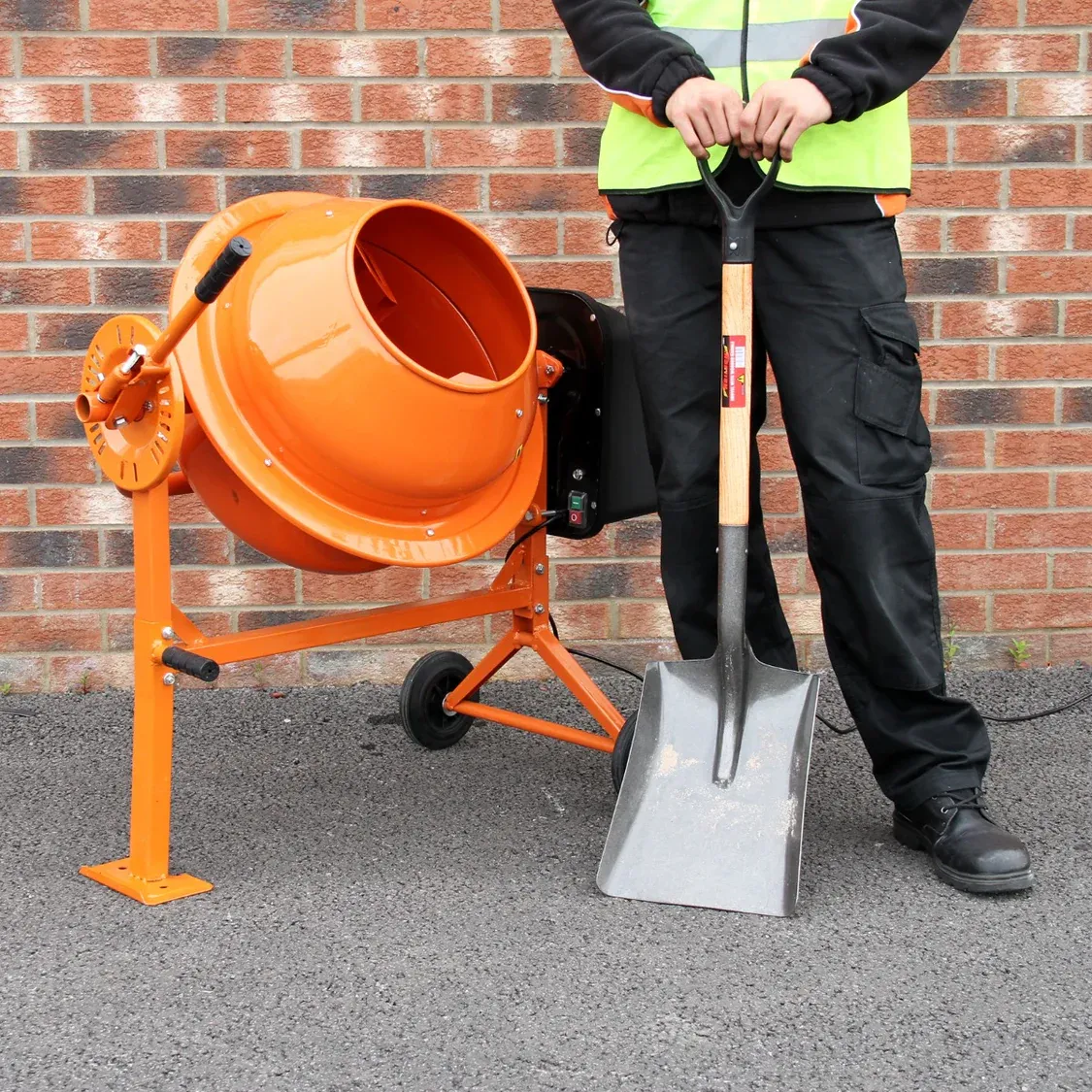 Set: Zementmischer 70 L (250 W) + Hand‑Betonrüttler 1100 W, 2‑m Schaft – 4860 VPM, 30 U/min