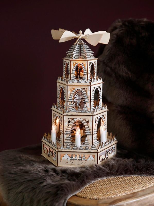 Holzpyramide Weihnachten – LED, Natur & Bewegliche Figuren