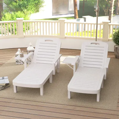 2er Set verstellbare Gartenliegen mit Beistelltisch und Armlehnen, Polypropylen, 79x158x88 cm, Weiss