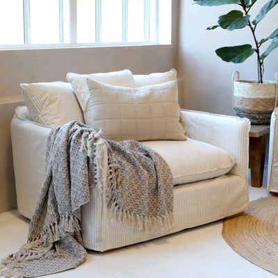 Malo Sessel aus Leinen mit 3 Kissen H75/L110/B95 cm | creme und latte