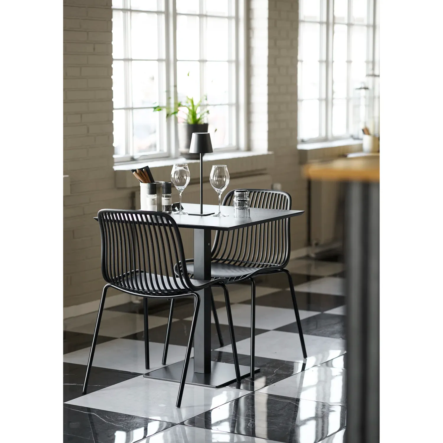 Fano Café Tisch Melamin Natur 70x70x75 cm Schwarzes Metallgestell Fano Café Tisch Melamin Natur 70x70x75 cm Schwarzes Metallgestell