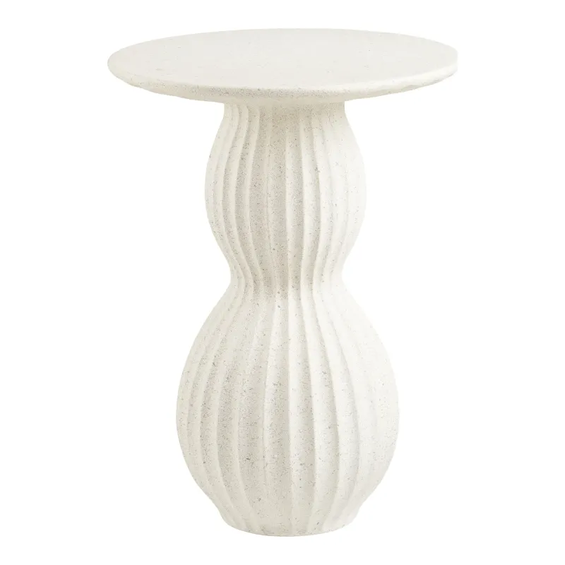 Newtown Beistelltisch Fiberclay Weiss Geriffelt Ø40x55 cm Weisser Newtown Beistelltisch aus Fiberclay mit geriffelter Sanduhrform, Ø40x55cm. Modernes Design für Schweizer Wohnräume.