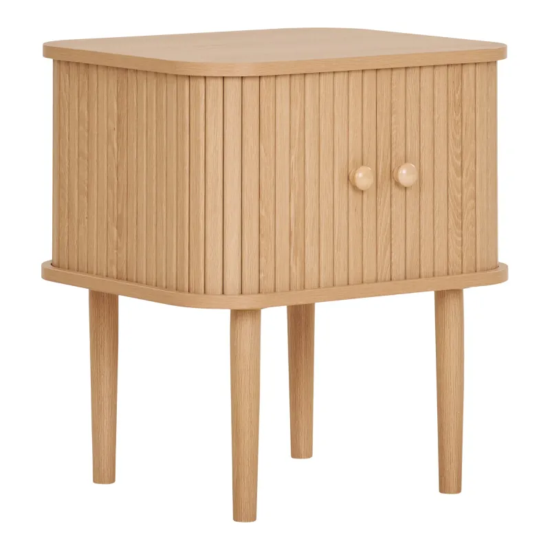 Nikko Beistelltisch Nachttisch Natur Kiefernholz 2 Türen 45x40x50,5 cm Heller Nikko Beistelltisch/Nachttisch aus Kiefernholz mit 2 geriffelten Türen, 45x40x50,5cm. Moderner Schweizer Wohnstil.