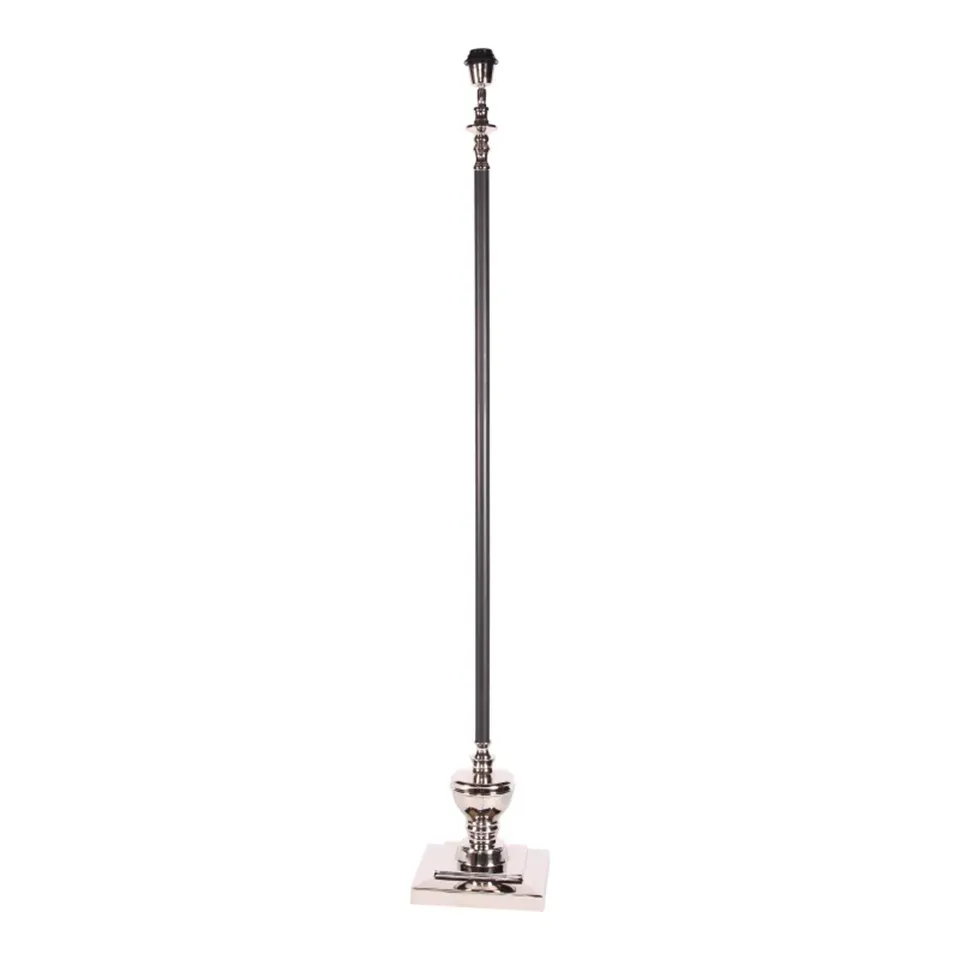 Stehleuchtenfuss Silber Schwarz Aluminium 140 cm Stehleuchtenfuss in Silber und Schwarz, 140cm. Eleganter Stehlampenfuss aus Aluminium für Schweizer Wohnräume.
