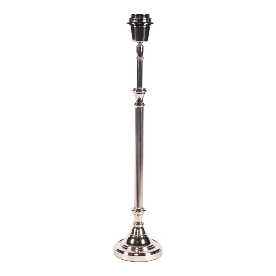 Tischlampenfuss Silber Aluminium 51 cm Tischlampenfuss in Silber, 51cm. Klassischer gerillter Lampenfuss aus Aluminium für Schweizer Wohnräume.