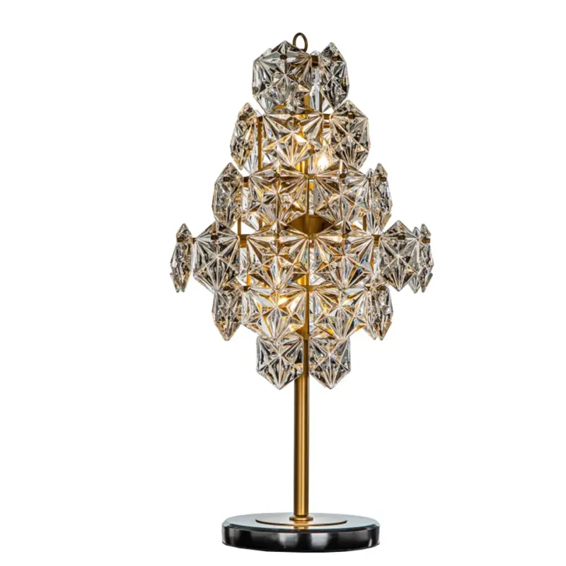 Tischleuchte Delhi Gold Eisen & Glas 85 cm Tischleuchte Delhi in Gold, 85cm. Luxuriöse Kristall-Tischlampe aus Eisen und Glas für Schweizer Wohnräume.