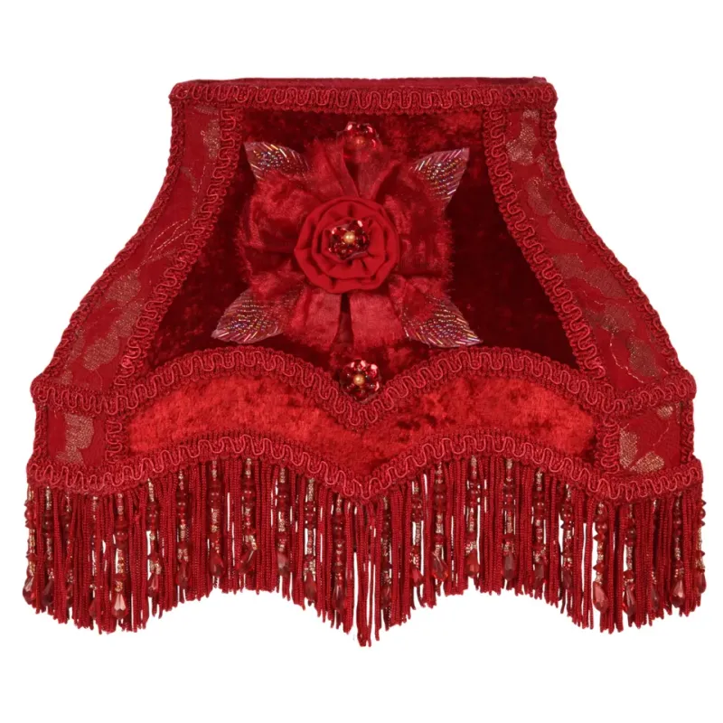 Viktorianischer Lampenschirm Rechteckig Rot Samt 22x18 cm Rot-samtiger viktorianischer Lampenschirm mit Stoffrose & Perlenfransen, 22x18cm. Romantischer Blickfang im Schweizer Zuhause