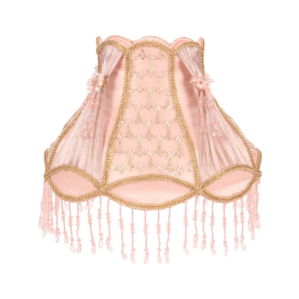 Lampenschirm Victorian Rosa Samt Barock Fransen Ø29.5 cm Rosa Samt-Lampenschirm Victorian mit Pailletten & Perlenfransen, ø29.5cm. Romantischer Barock-Akzent fürs Schweizer Zuhause.