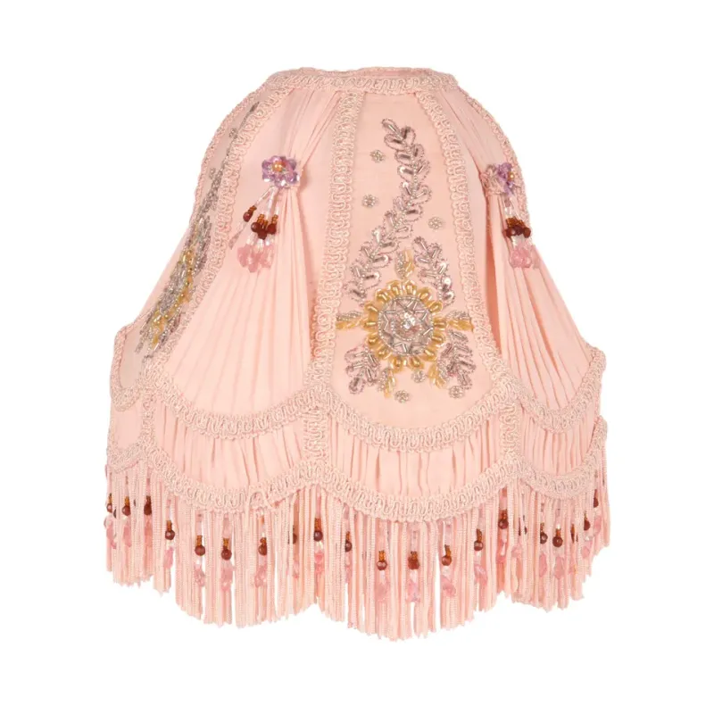 Viktorianischer Kuppellampenschirm Rosa Stoff Fransen Ø26 cm Rosa viktorianischer Kuppel-Lampenschirm mit Stickerei, Fransen & Perlen, ø26cm. Romantischer Barock-Akzent.