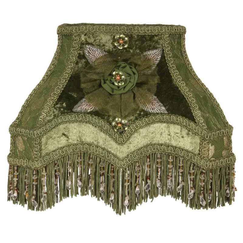 Viktorianischer Lampenschirm Rechteckig Grün Samt 22x18 cm Grüner viktorianischer Samt-Lampenschirm mit Stoffrose & Perlenfransen, 22x18cm. Barocker Akzent fürs Schweizer Zuhause.
