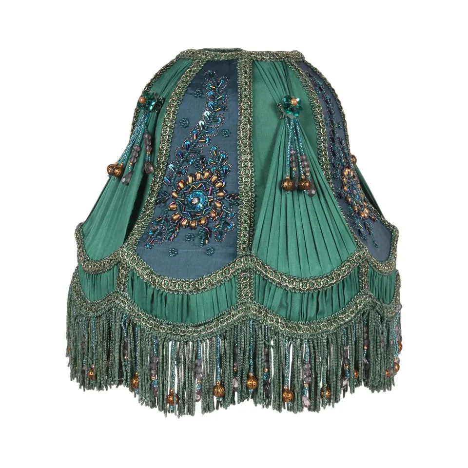 Viktorianischer Kuppellampenschirm Pfauenblau Stoff Fransen Ø26 cm Pfauenblauer viktorianischer Kuppel-Lampenschirm mit Stickerei, Fransen & Perlen, ø26cm. Barocker Akzent fürs Zuhause.