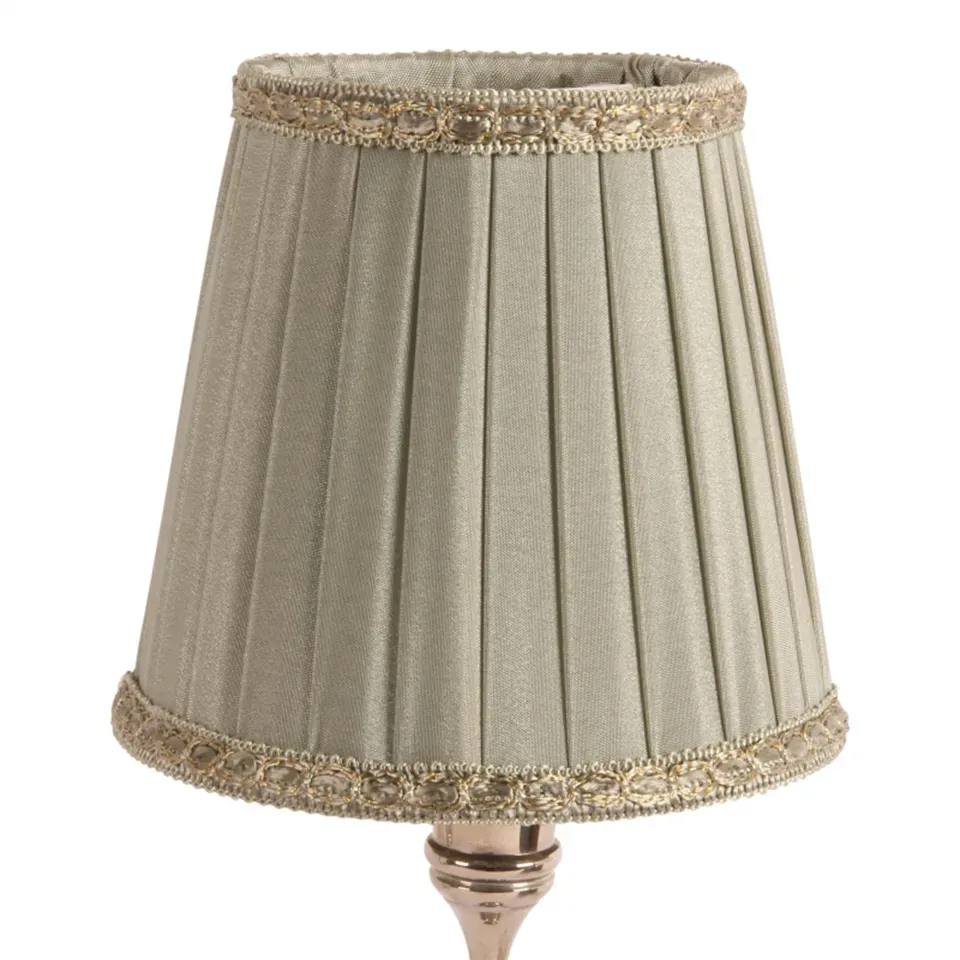 Klemm-Lampenschirm Plissee Seide Grün Goldborte Ø12 cm Plissierter Seiden-Klemm-Lampenschirm in Salbeigrün mit Goldborte, ø12cm. Naturnahe Eleganz für Kronleuchter.