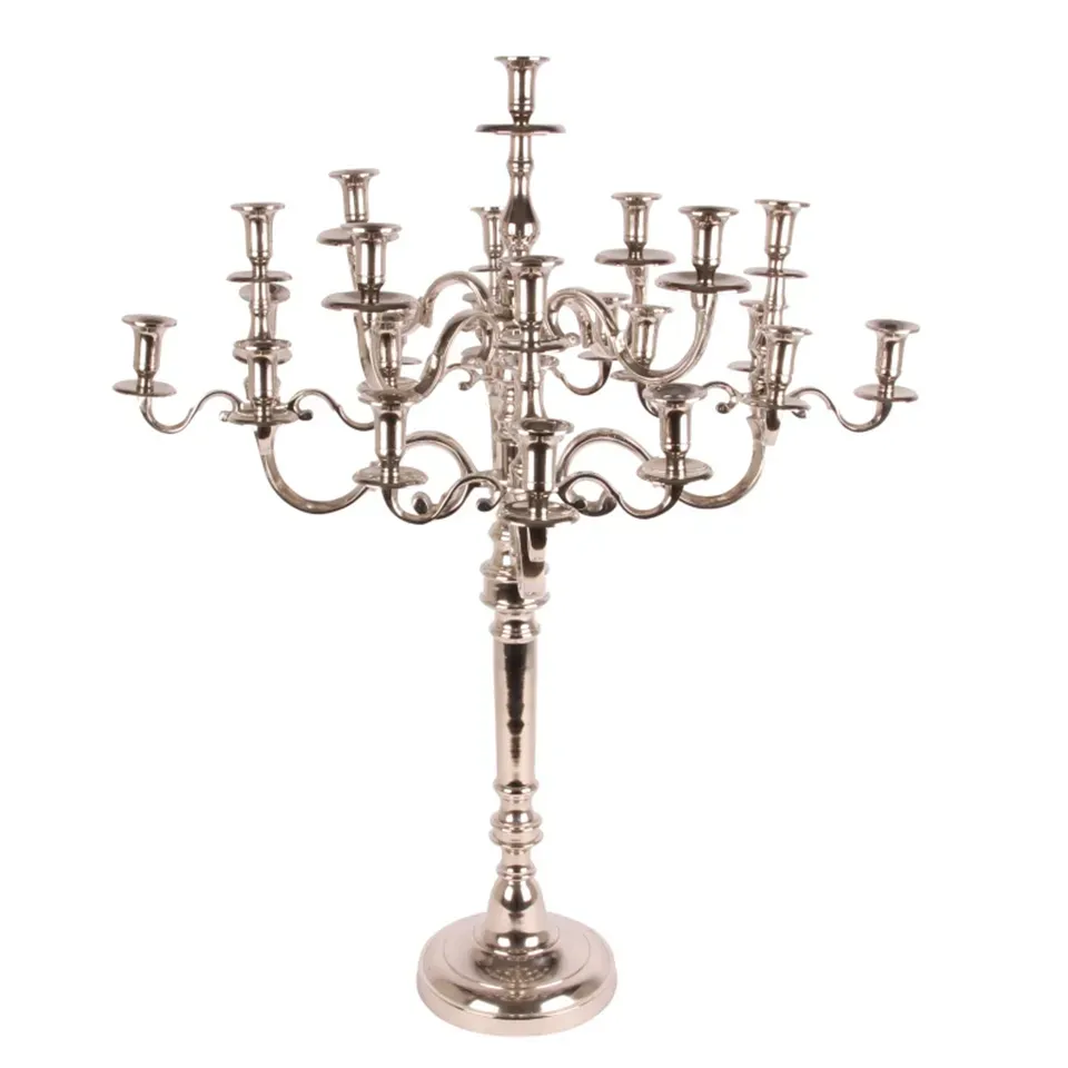 Armleuchter Kerzenständer 25-armig Silber Aluminium 100 cm Imposanter silberner Aluminium-Armleuchter 25-armig, 100cm hoch. Luxuriöser Kandelaber für das Schweizer Zuhause.
