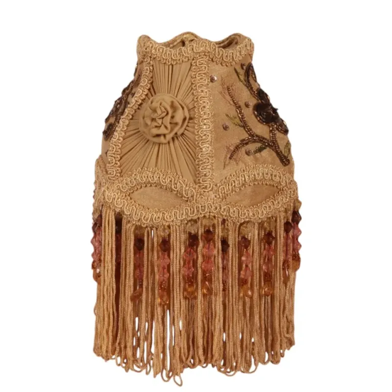 Klemm-Lampenschirm Victorian Rosa Beige Perlen Ø15 cm Kleiner Klemm-Lampenschirm Victorian in Rosa-Beige mit Stickerei & Perlenfransen, ø15cm. Barock-Akzent fürs Zuhause.