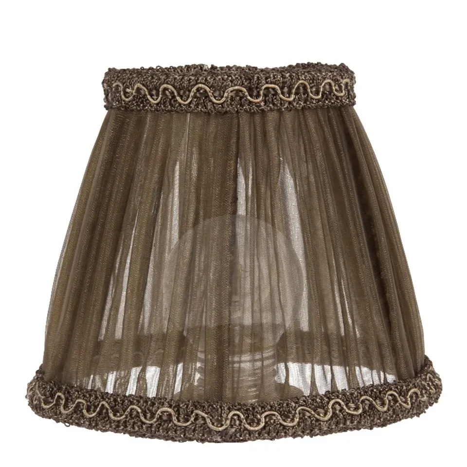 Klemm-Lampenschirm Organza Taupe Braun Borte Ø13 cm Plissierter Organza-Klemm-Lampenschirm in Taupe-Braun mit Zierborte, ø13cm Edler Akzent für Lüstleuchten im Schweizer Zuhause