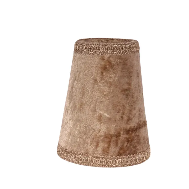 Klemm-Lampenschirm Samt Beige Braun Zierborte Ø8.5 cm Beige-brauner Samt-Klemm-Lampenschirm mit Zierborte, ø8.5cm. Samtiger Akzent für Kronleuchter im Schweizer Zuhause.