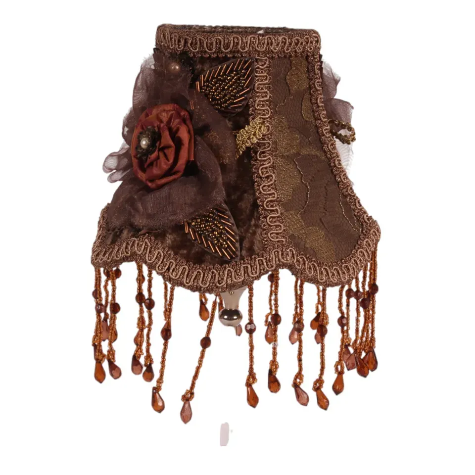  Brauner Klemm-Lampenschirm Victorian mit Stoffrose, Spitze &amp; Perlenfransen, ø14cm. Barocker Akzent fürs Schweizer Zuhause
