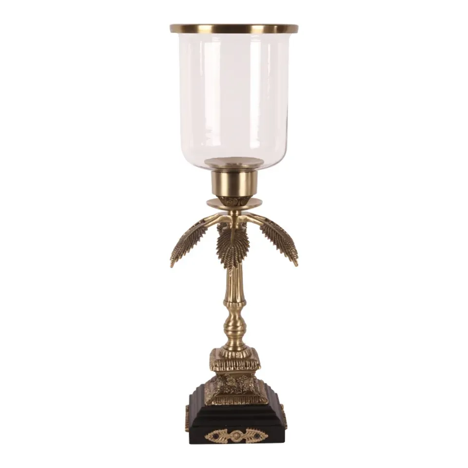 Hurricane Windlicht Palme Gold Messing Glas 60 cm Goldenes Palmen-Windlicht Hurricane aus Messing & Glas, 60cm. Exklusiver Kerzenhalter für das Schweizer Zuhause.