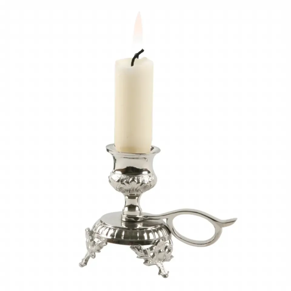 Kerzenhalter Kammerleuchter Nachtlicht Silber Messing Griff 8 cm Silberner Kammerleuchter aus Messing mit Tragegriff und verzierten Füsschen, 8cm hoch. Für Stabkerzen.