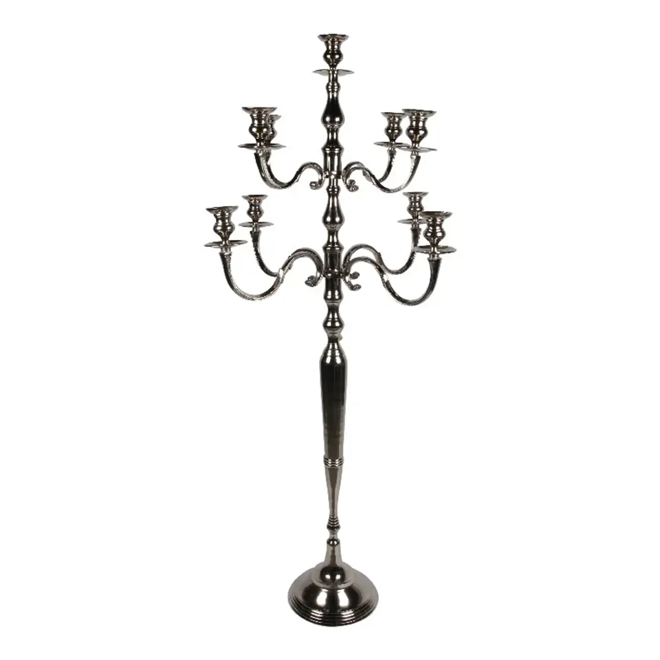 Imposanter silberner Aluminium-Standkerzenständer 9-armig, 182cm hoch. Barocker Bodenkandelaber mit geschwungenen Armen.