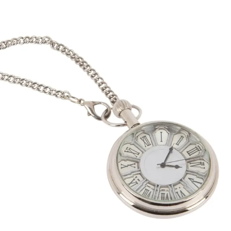 Barocke Taschenuhr mit Kette, Messing, silber, 5x5x5cm im nostalgischen Stil.