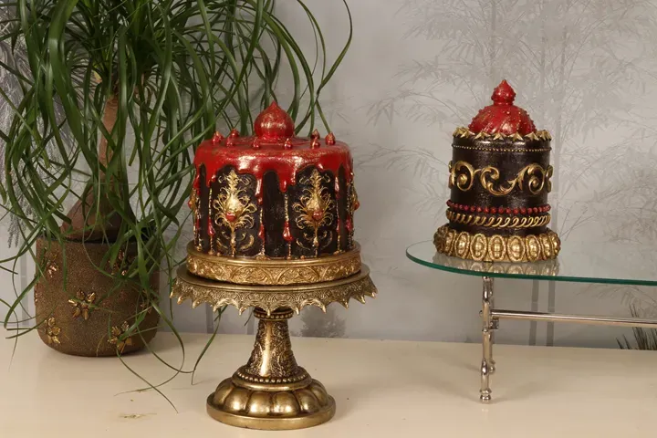 Dekorative Torte Kunstharz Braun/Rot 20 cm