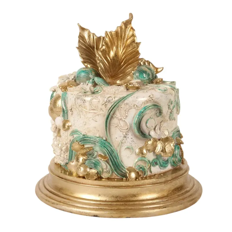 Dekorative Torte Kunstharz Blau/Gold 31 cm Dekorative Torte, Attrappe, Polyresin, blau/gold, 31x28x28cm im opulenten Barock-Stil.