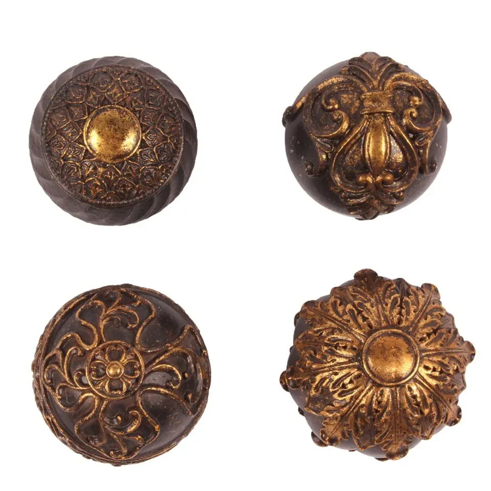 Dekorative Kugeln 4er-Set Kunstharz Braun/Gold Ø10 cm Dekorative Kugeln 4er-Set, Polyresin, braun/gold, ø10cm im barocken Stil.