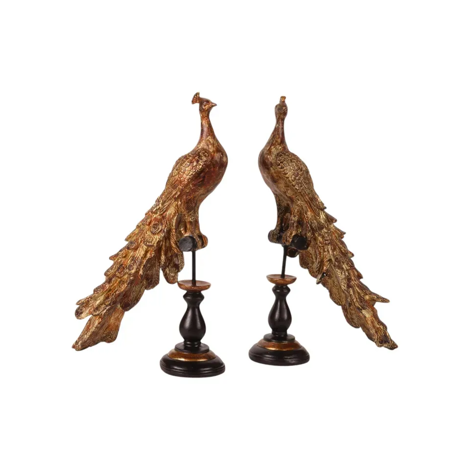 2er Set Pfau Skulptur auf Ständer Polyresin Gold 41 cm Pfau Skulptur auf Ständer, Pfauen-Statue 2er Set, Polyresin, gold, 41x11x26cm im edlen Barock-Stil.