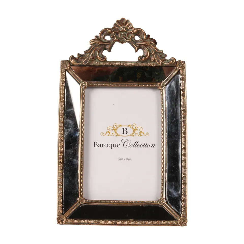 Bilderrahmen Gold 10 x 15 cm aus Kunstharz im Barockstil Goldener Bilderrahmen aus Kunstharz für Fotos 10 x 15 cm mit barocker Ornamentik und Aufsatz