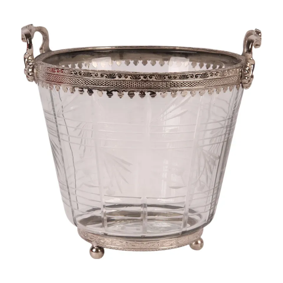 Teelichthalter 13 cm Silber aus Messing und Glas Silberner Teelichthalter aus Messing und handbemaltem Glas mit feinen Kanten und dekorativen Griffen