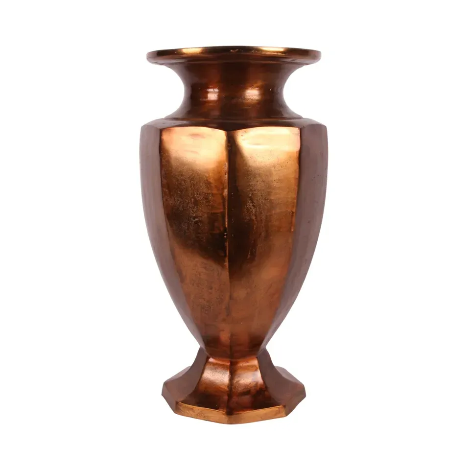 ​Antike goldfarbene Aluminiumvase 59 cm mit klassischer Form und dekorativer Oberfläche