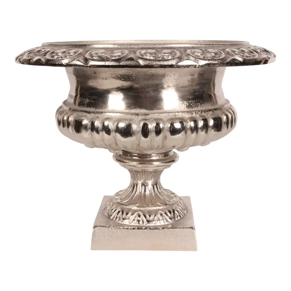 Silberne Blumentopf Urne aus Aluminium mit dekorativem Sockel und Ornamenten