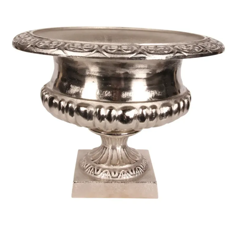 Silberne Blumentopf Urne Ø 57 cm aus Aluminium mit dekorativem Sockel und Ornamenten