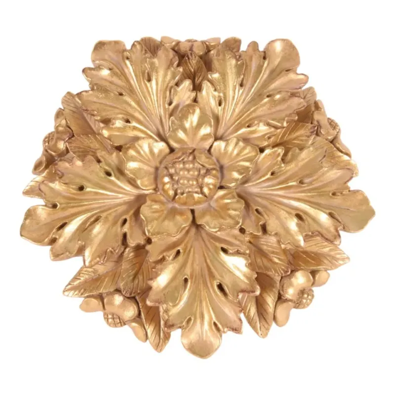 Goldene dekorative Wandblume 25,5 cm aus Kunstharz mit floralem Blütendesign