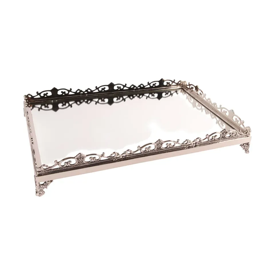 Spiegeltablett 64 cm Silber aus Messing Silbernes Spiegeltablett 64 cm aus Messing mit spiegelnder Fläche und dekorativem Rand