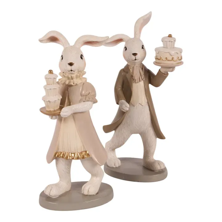 Deko-Hase / Kaninchen mit braunem Mantel und Kuchen auf einem Tablett 23 cm